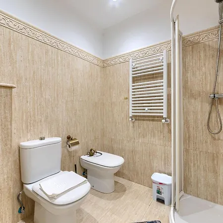Vivienda Turistica Centrica Y Con Estilo En El Encantador Barrio La Cruz Apartman *